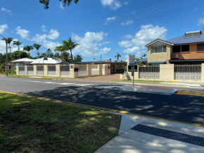Отель Hervey Bay Motel  Херви Бей